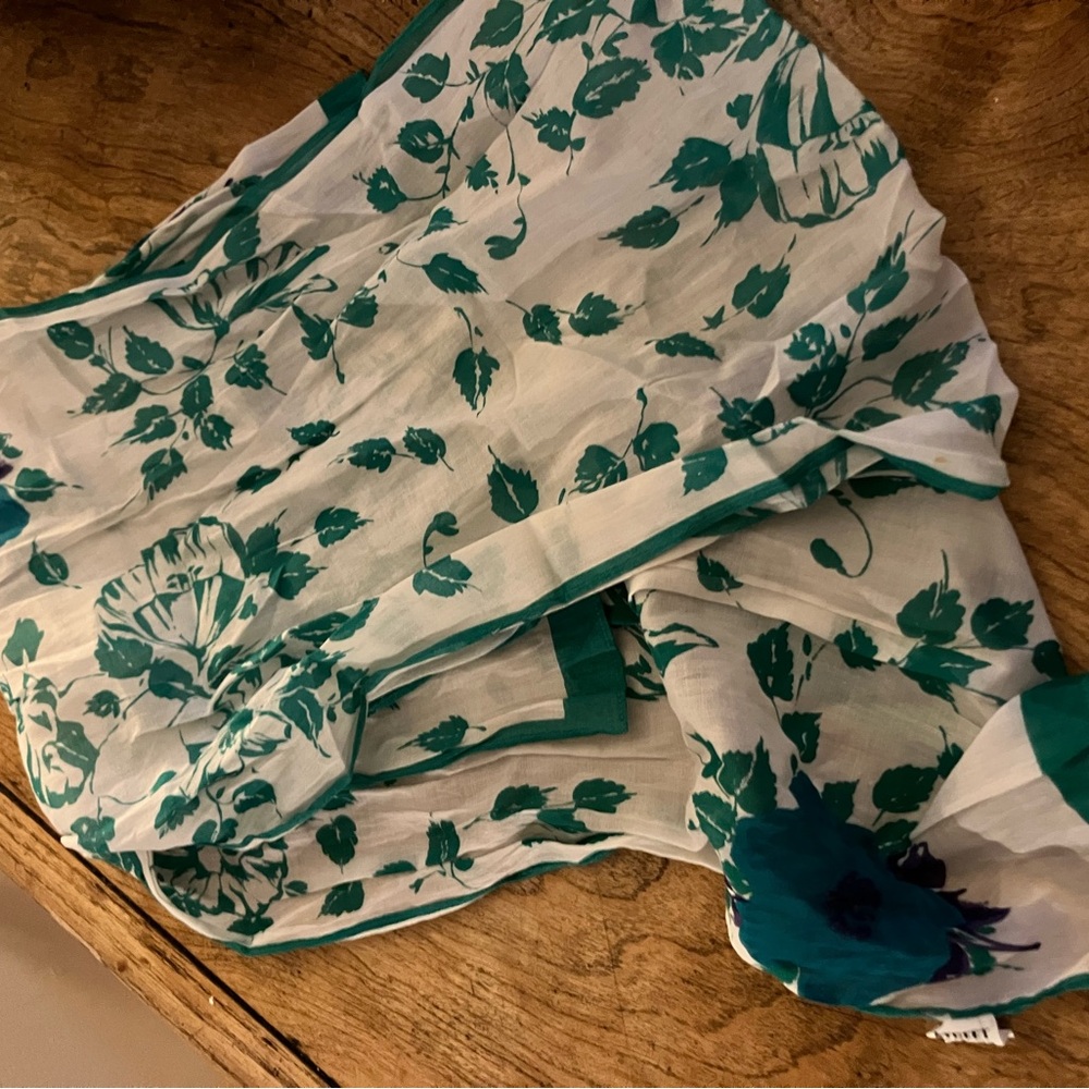 Floral Oscar De la Renta Green and White scarf